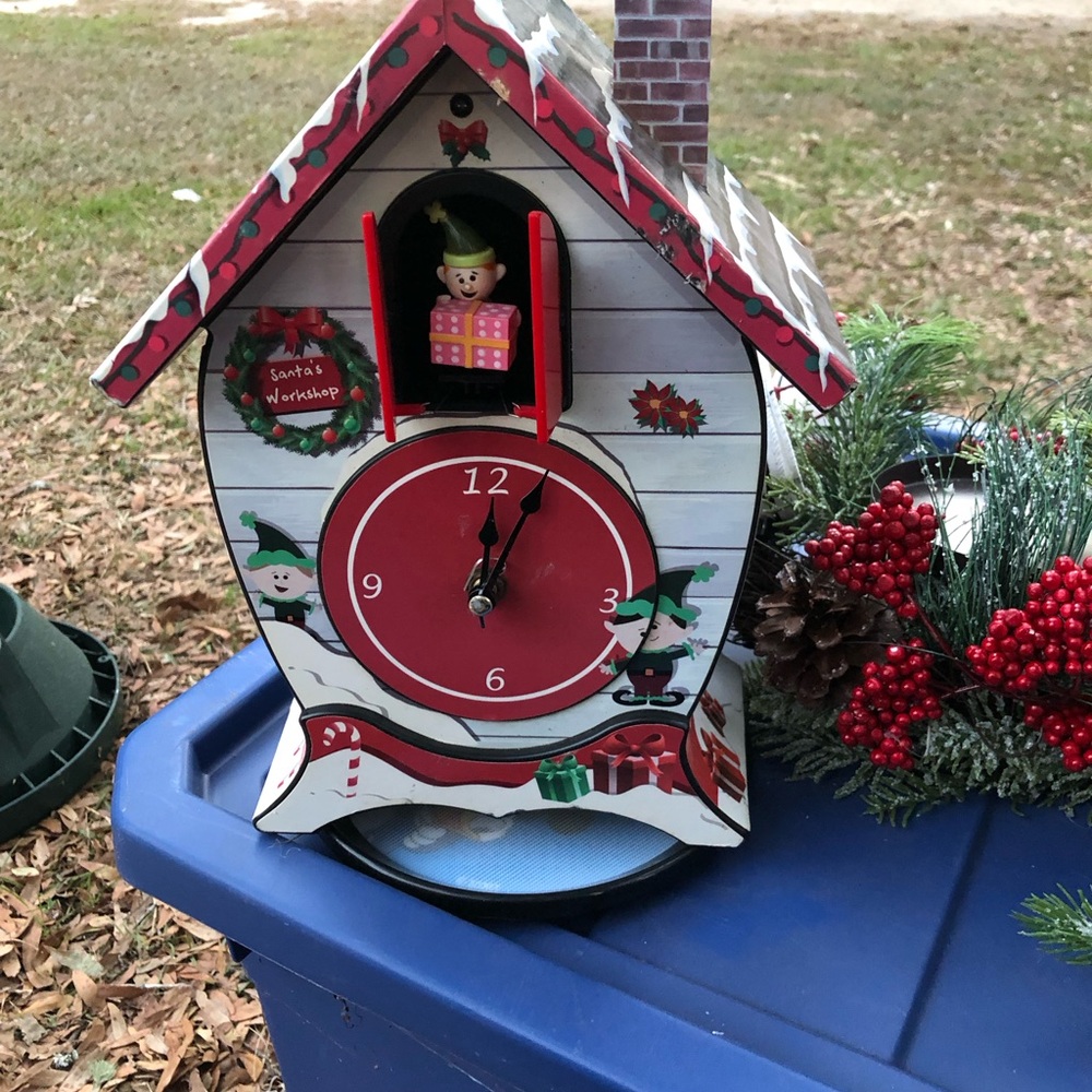 Christmas items - Picture 3 of 3